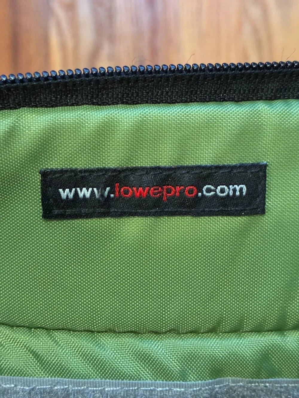 Lowepro Passport Sling DSLR Camera Bag Black 1-Shoulder Expandable w/ Inserts
